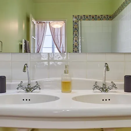 Bed & Breakfast De Charme Le Clos De La Cathedrale En Sud Gironde 3*