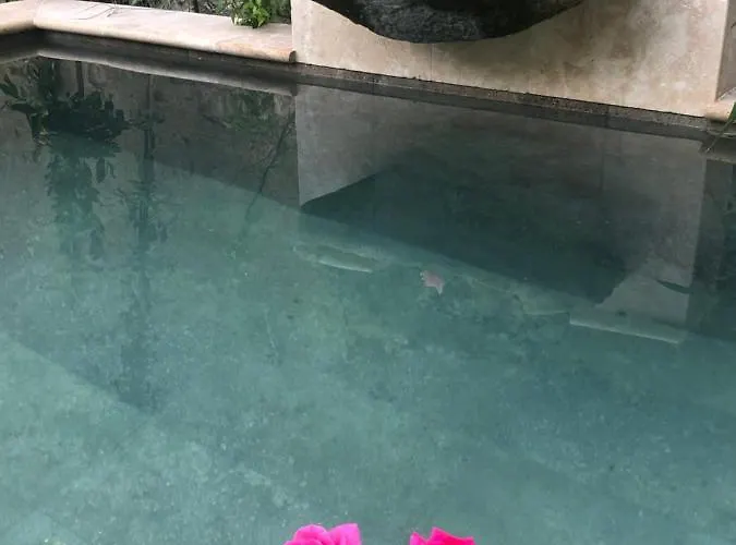 Le Clos De La Cathedrale 3* بازاس