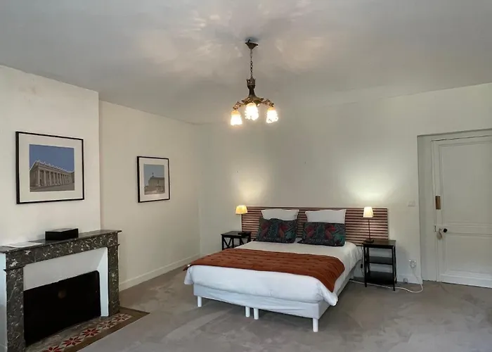 Le Clos De La Cathedrale فندق مبيت وإفطار 3*