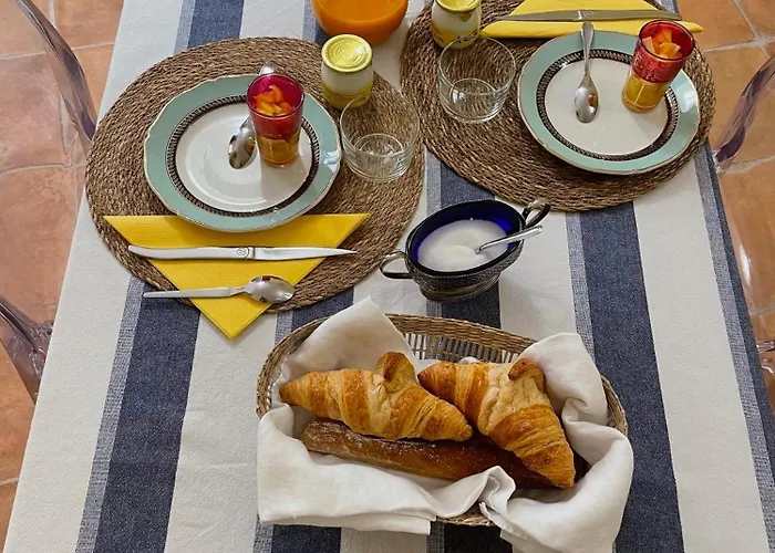 Le Clos De La Cathedrale فندق مبيت وإفطار 3*